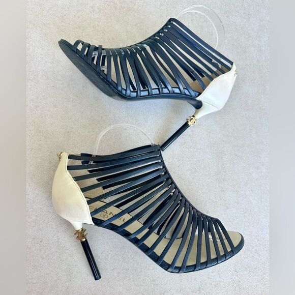 Chanel Caged CC Gladiator High Heel Peep Toe Sandals Black & Ivory Leather EU 41 - Picture 2 of 10